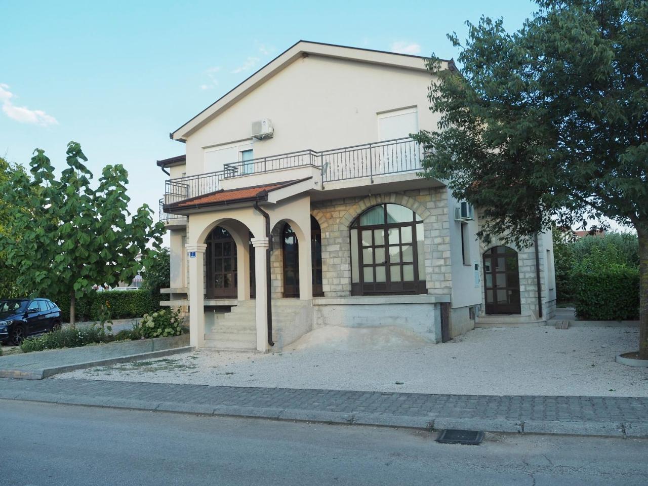 Apartment Ivan-Experience 3 Bedrooms Ljubuški Esterno foto
